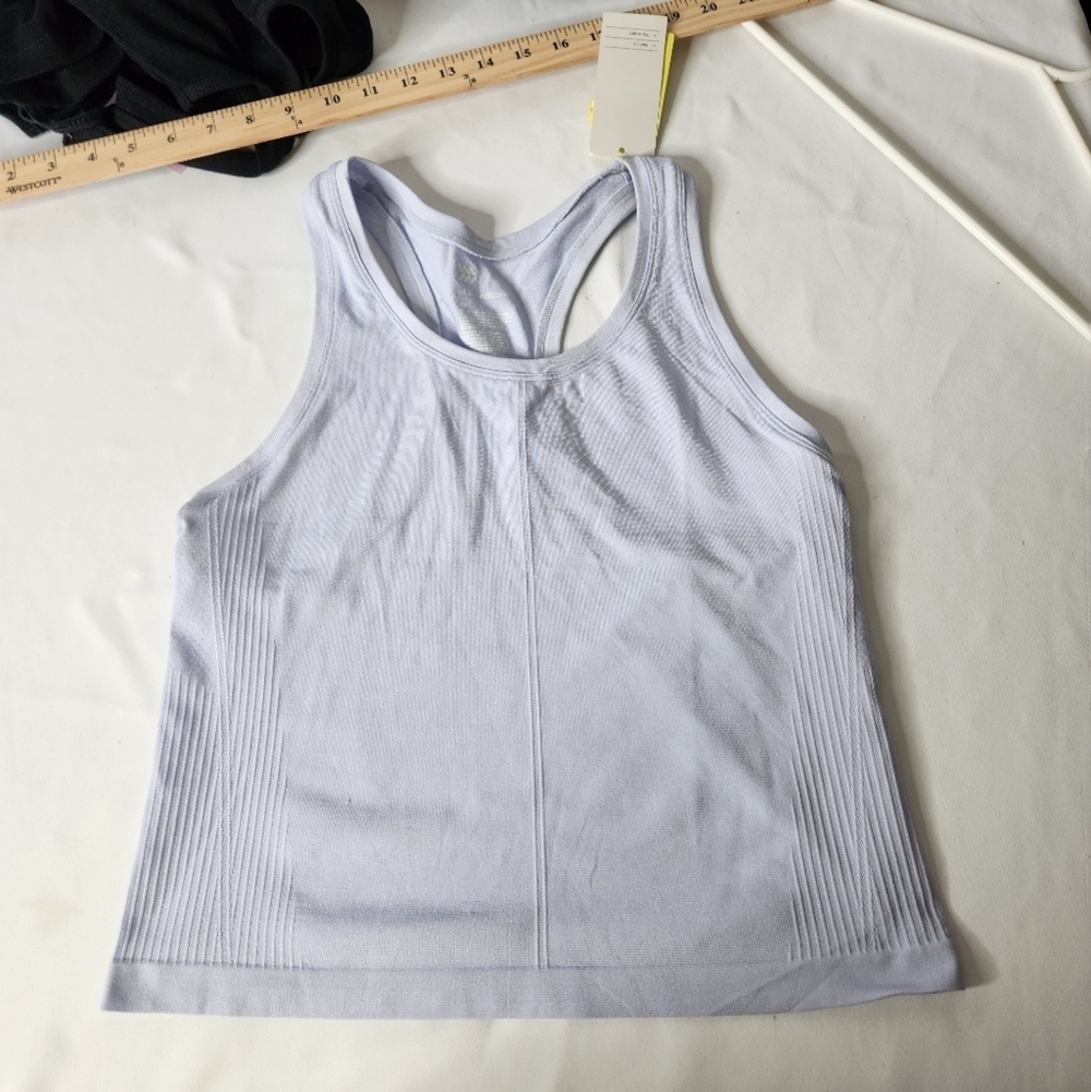 Set of 4 Tank Tops (XS & S) - Picture 6 of 16
